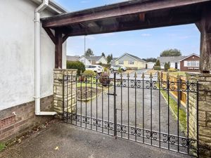 Generous Driveway - click for photo gallery